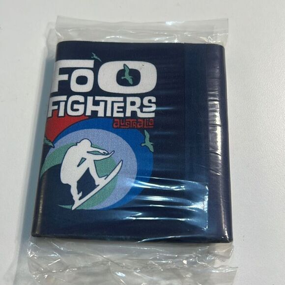 Foo Fighters surfs up stubby holder drink beer cup sleeve concert release New - Picture 2 of 4